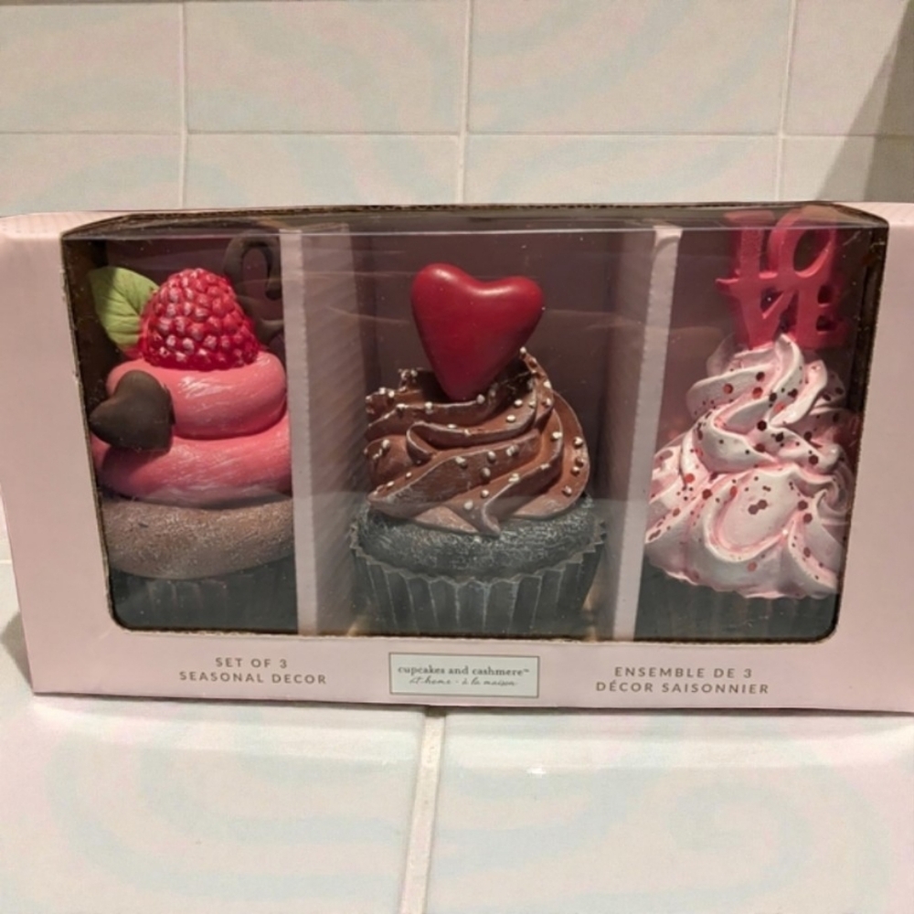 NEW Cupcakes and Cashmere Valentine's Day Faux Frosted Cupcakes